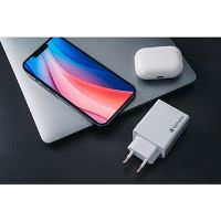 Síťový adaptér Verbatim 30W, 4 porty, 1x USB-C, 3x USB-A (4)